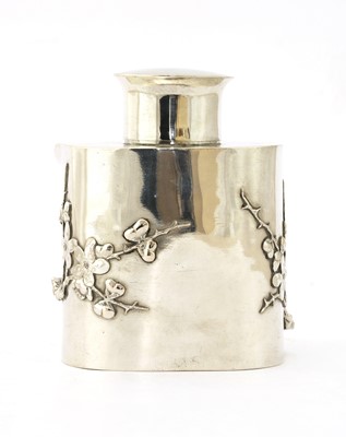 Lot 151 - A Chinese export silver tea caddy