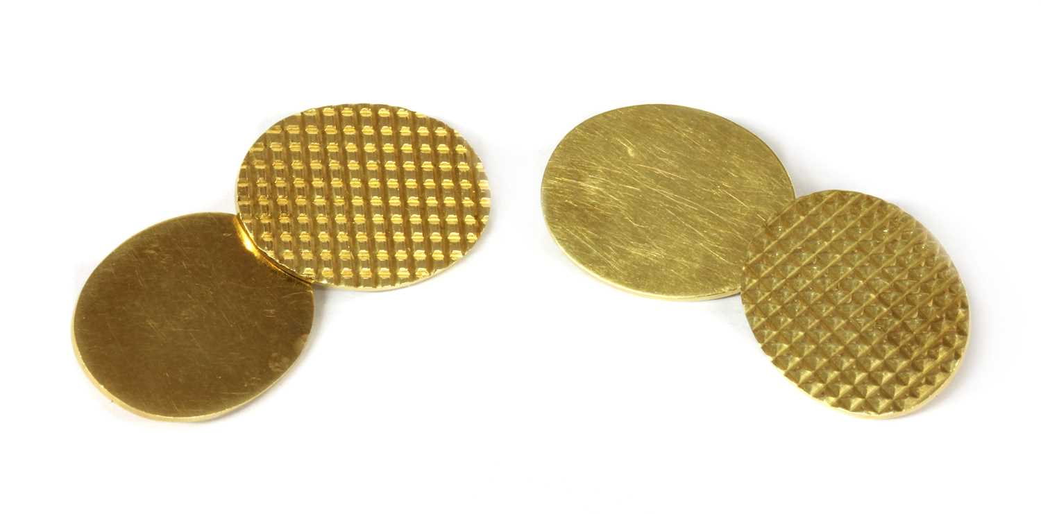 Lot 214 - A pair of matched 18ct gold chain link cufflinks