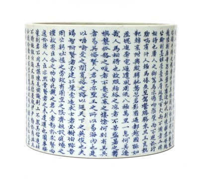 Lot 29 - A Chinese blue and white brush pot