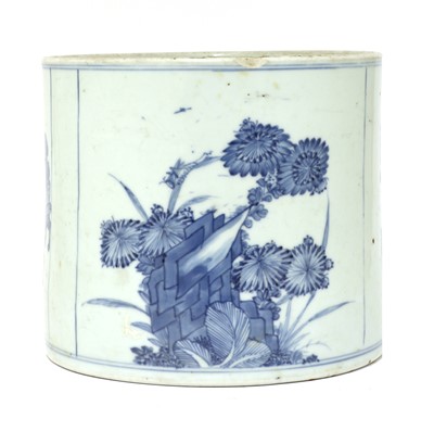 Lot 27 - A Chinese blue and white brush pot
