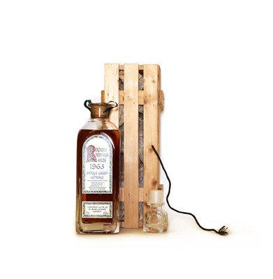 Lot 320 - Roghainn Nam Fear-Eolais, Single Grain Whisky, 1963, one decanter