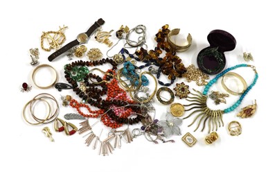 Lot 273 - A quantity of costume jewellery