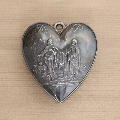 Lot 325 - A large George IV silver heart-shaped pendant