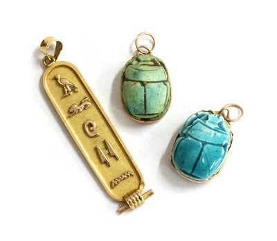 Lot 162 - An Egyptian gold cartouche pendant