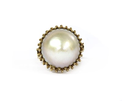 Lot 151 - A 9ct gold mabé pearl ring