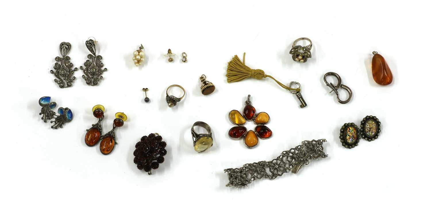 Lot 189 - A quantity of jewellery