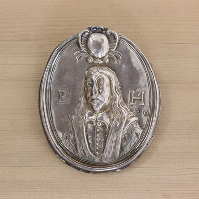 Lot 324 - A Queen Anne Britannia standard silver alms badge