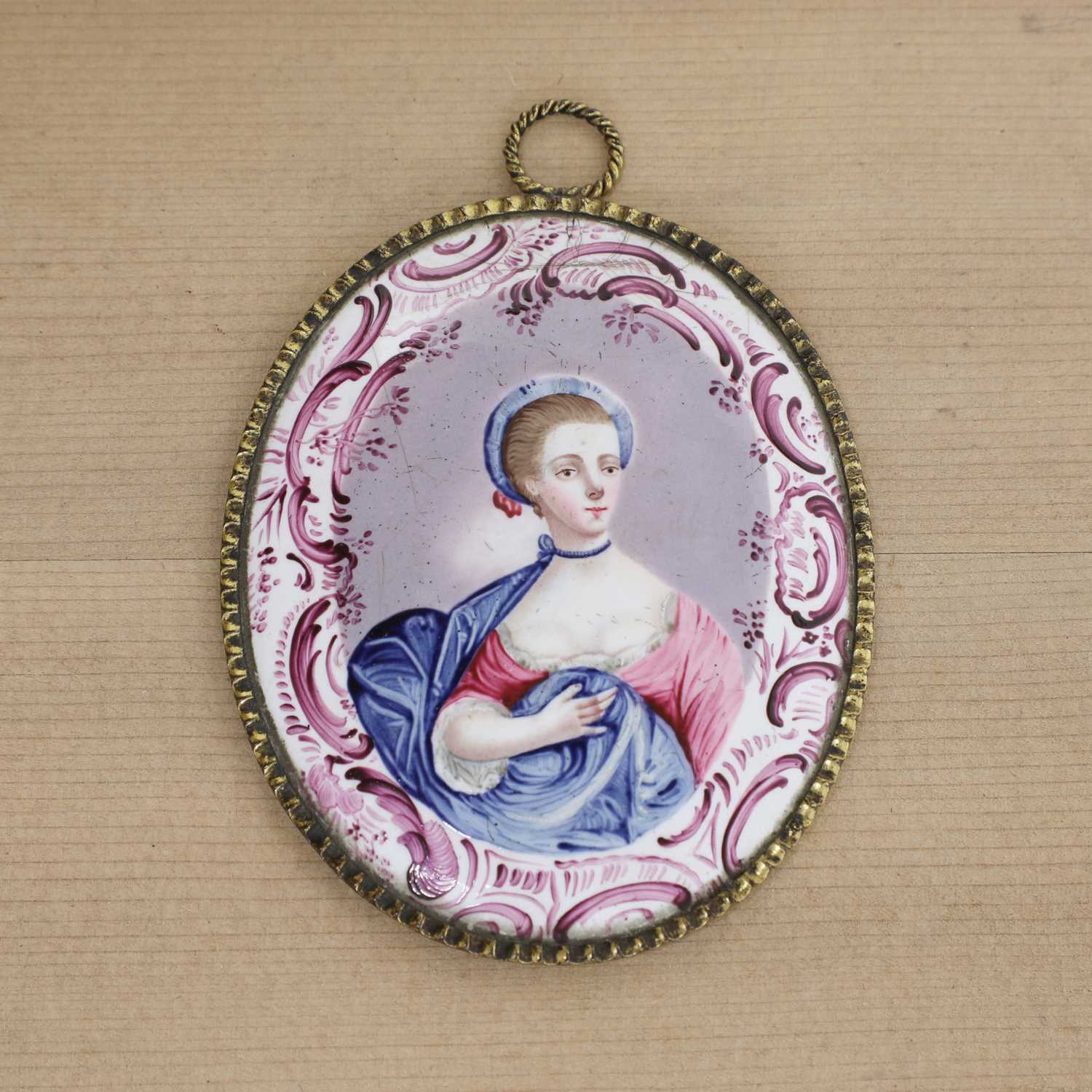 Lot 439 - An English enamel miniature portrait medallion
