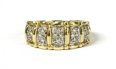 Lot 28 - A 14ct gold diamond ring