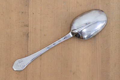 Lot 319 - A Queen Anne Scottish silver dog nose table or soup spoon