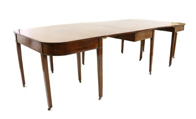 Lot 537 - A Regency mahogany crossbanded dining table