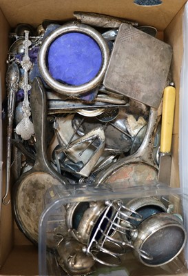 Lot 33 - A collection of silver items