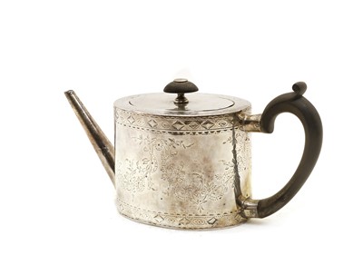 Lot 16 - A George III silver teapot