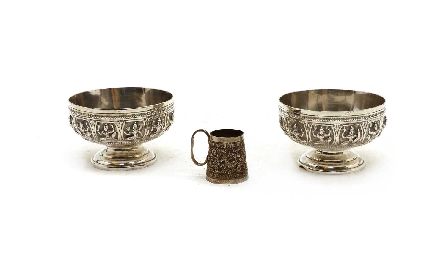 Lot 36 - A pair of late 19th/early 20th century Indian silver finger bowls