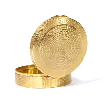 Lot 280 - A 9ct gold mirrored compact