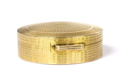 Lot 280 - A 9ct gold mirrored compact