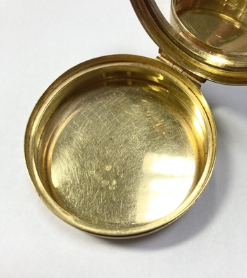 Lot 280 - A 9ct gold mirrored compact