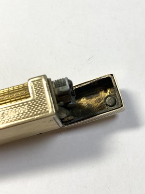 Lot 283 - A 9ct gold gas lighter