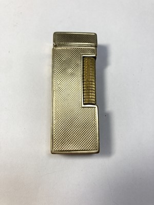 Lot 283 - A 9ct gold gas lighter