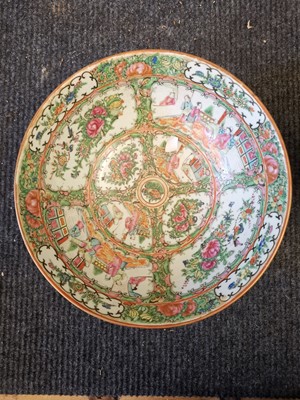 Lot 90 - A Chinese famille rose bowl