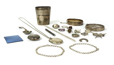 Lot 208 - A quantity of silverware and jewellery