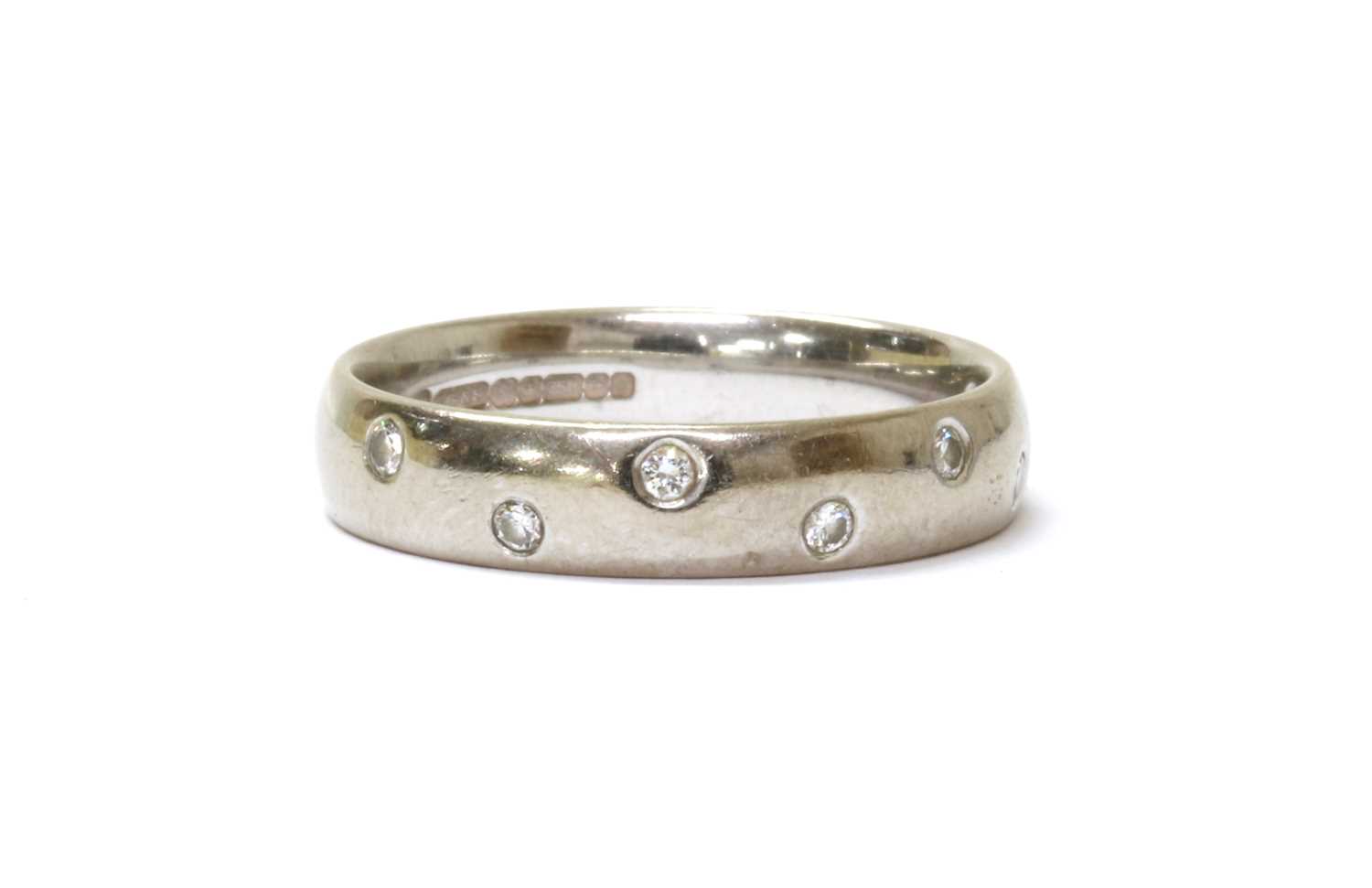 Lot 74 - An 18ct white gold diamond set wedding ring