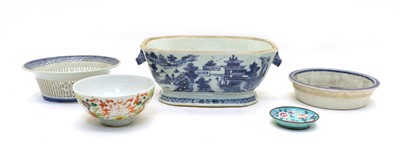 Lot 160 - A collection of Chinese porcelain