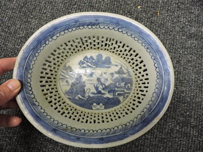 Lot 160 - A collection of Chinese porcelain