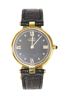 Lot 533 - A gentlemen's Vermeil Must de Cartier quartz strap watch