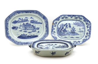Lot 275 - A collection of blue and white Chinese porcelain