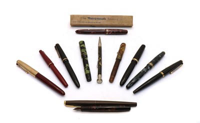 Lot 82 - A collection of five vintage Parker fountain pens