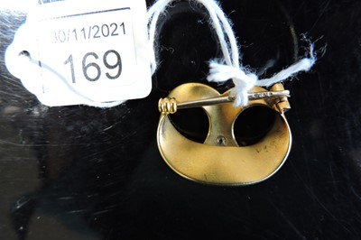 Lot 169 - A Russian gold diamond set brooch
