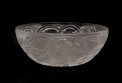 Lot 185 - A Lalique 'Pinsons' glass bowl