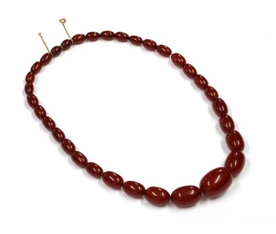 Lot 37 - A single row graduated Bakelite bead necklace