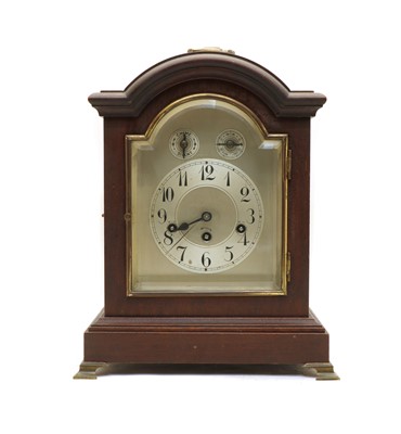 Lot 67 - 20th century bracket clock