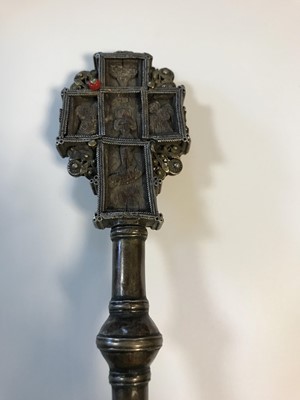 Lot 105 - A carved wooden altar cross