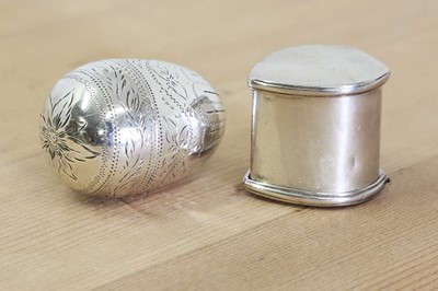 Lot 670 - An unmarked silver nutmeg grater