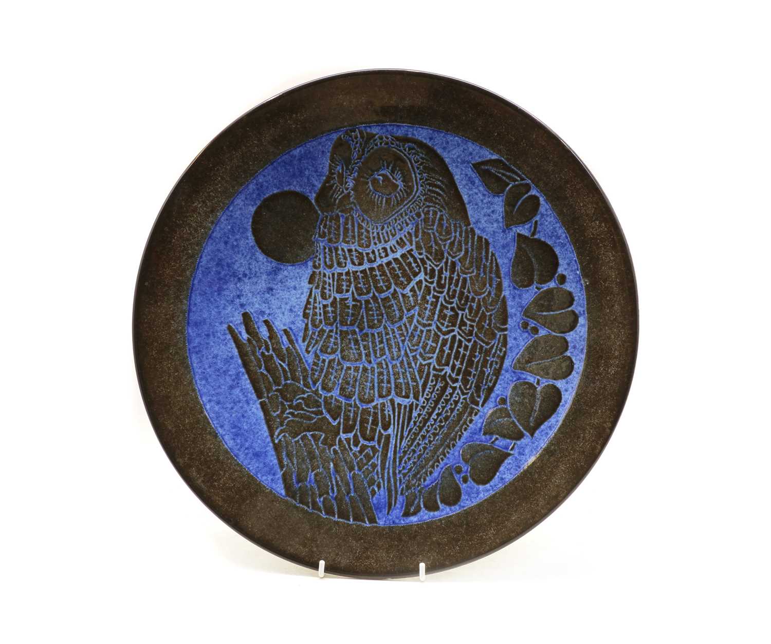 Lot 104 - A Poole Aegean 'Blue Moon Owl' charger