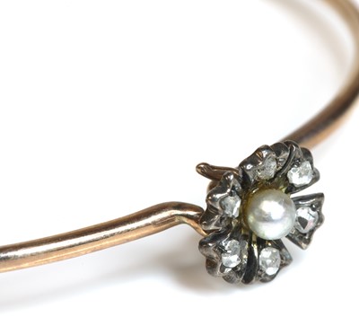 Lot 119 - An Edwardian seed pearl and diamond flowerhead bangle