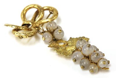 Lot 62 - A Victorian gold grape and vine brooch