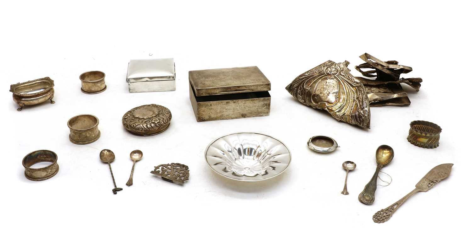 Lot 41 - A quantity of silver and silver plated items