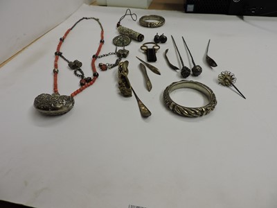 Lot 174 - A collection of Chinese miscellaneous collectibles