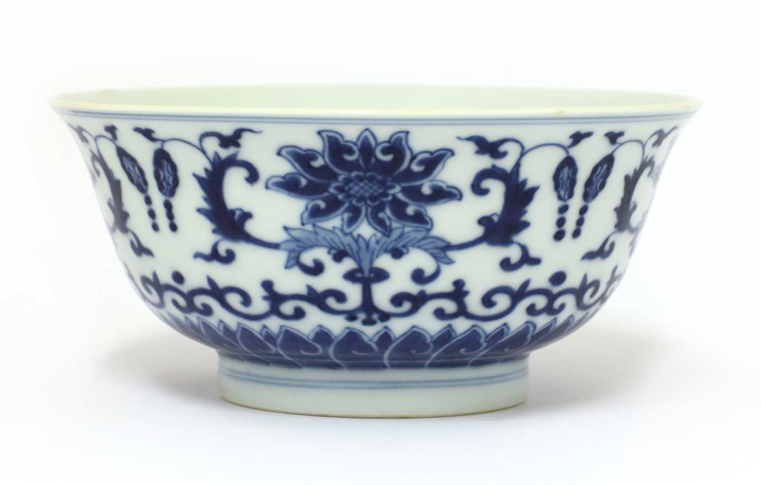 Lot 34 - A Chinese blue and white bowl