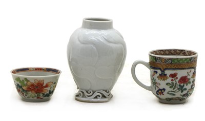 Lot 181 - Two Chinese famille rose cups