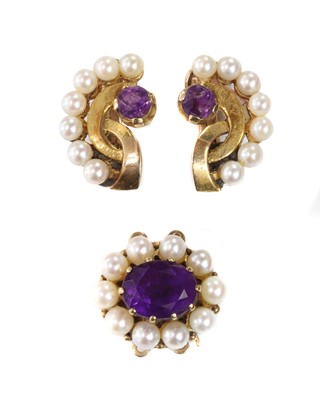 Lot 309 - A pair of gold amethyst and cultured pearl clip earrings