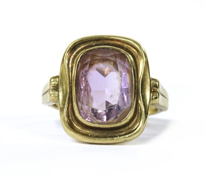 Lot 316 - A gold single stone amethyst ring
