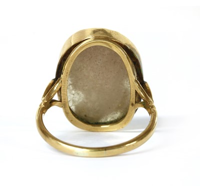 Lot 1044 - A gold hardstone cameo ring
