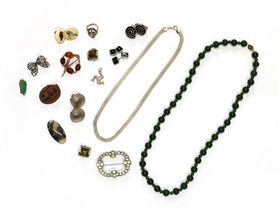 Lot 405 - A quantity of costume jewellery