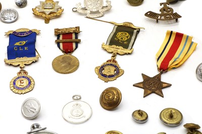 Lot 52 - A collection of military badges buttons and medals