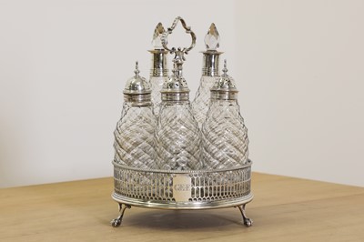 Lot 651 - A George III silver five-bottle cruet stand